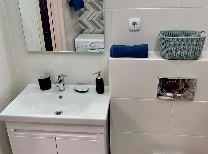 1 Arcadia Apartment *