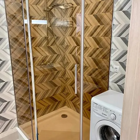 1 Arcadia Apartment *